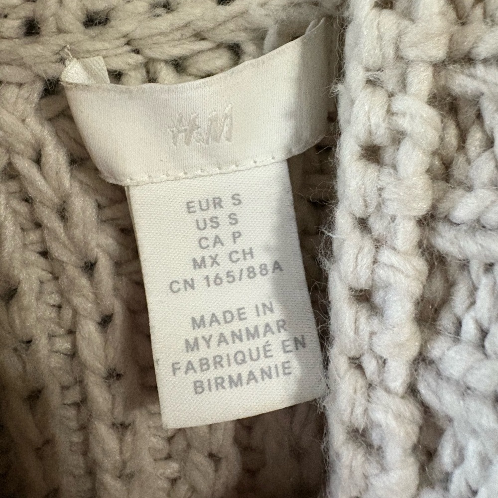 H&M size S chunky knit sweater with a roll-edge mock turtleneck in light beige - Picture 4 of 5